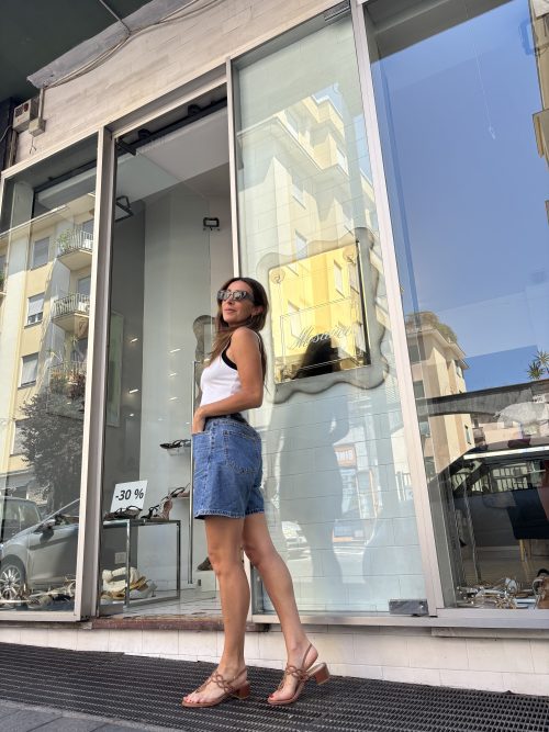 EAA45FFE-CCB7-47CC-9C7A-00E481CE8765