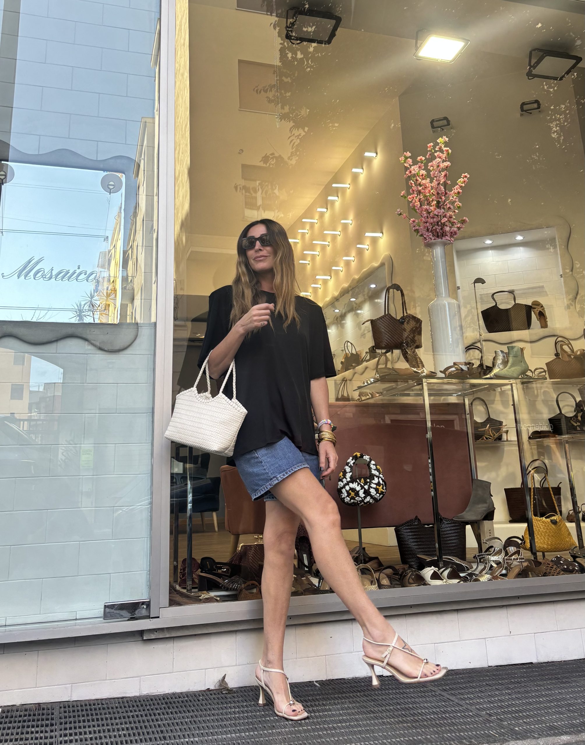 Sandalo con listini e accessorio - immagine 2