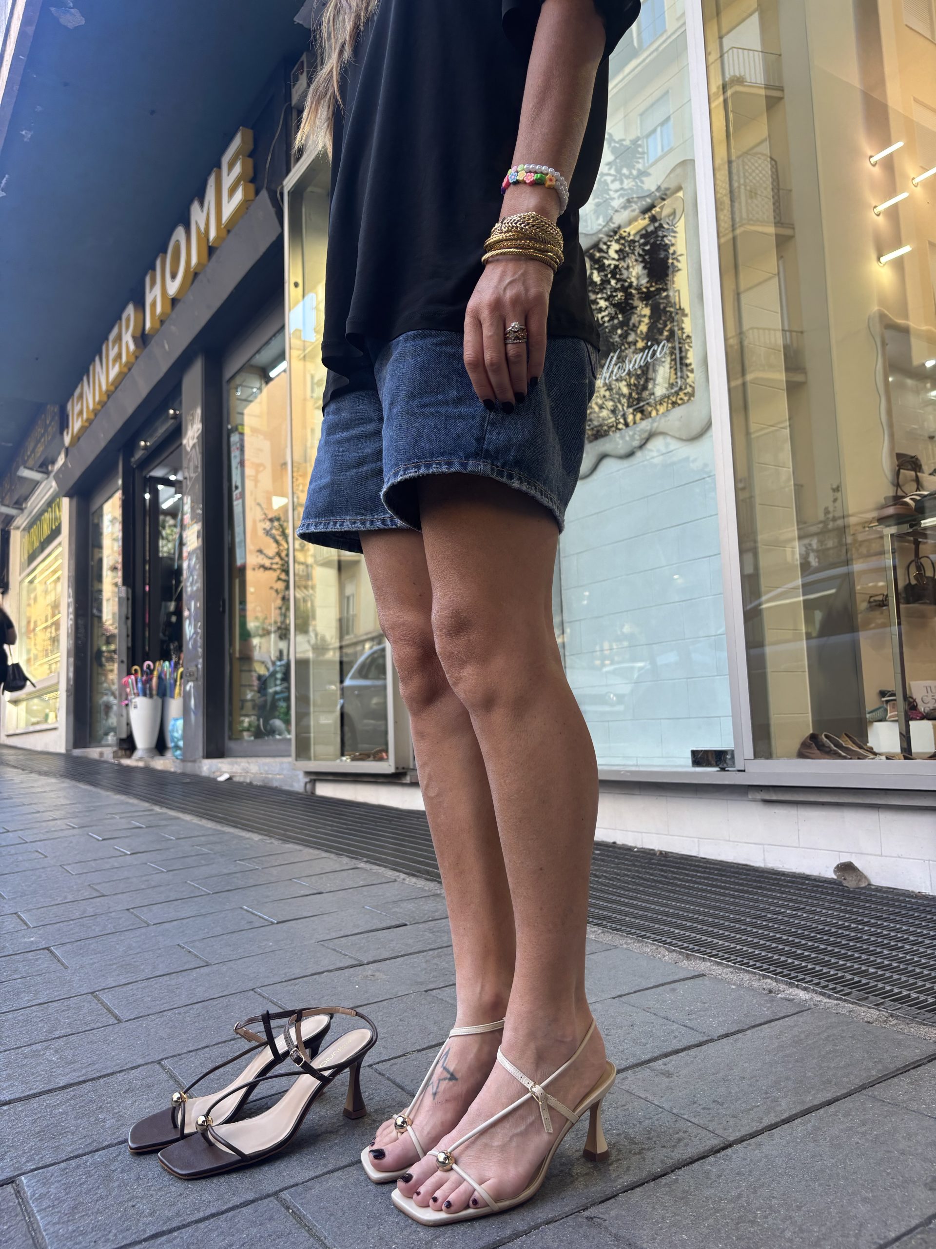 Sandalo con listini e accessorio - immagine 6